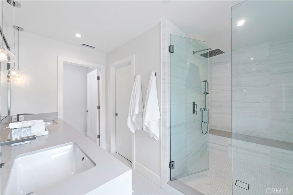 450 Cliff Drive, Laguna Beach CA 92651 - photo 35