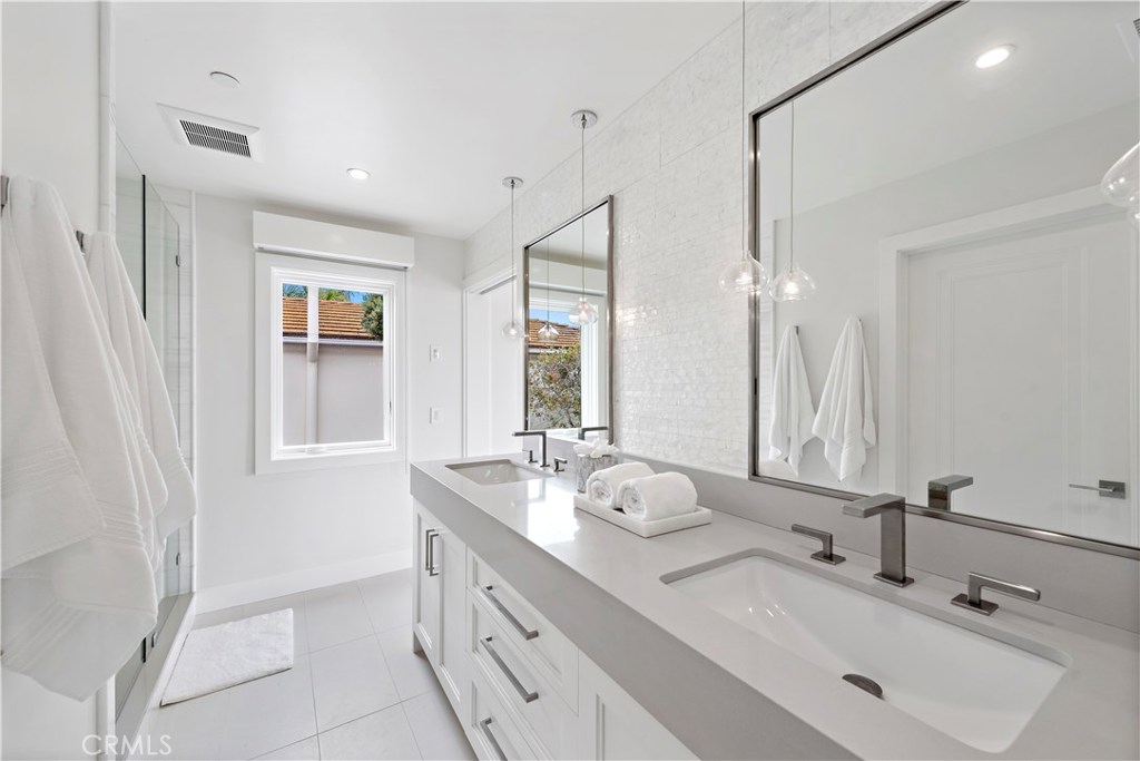 450 Cliff Drive, Laguna Beach CA 92651 - photo 40
