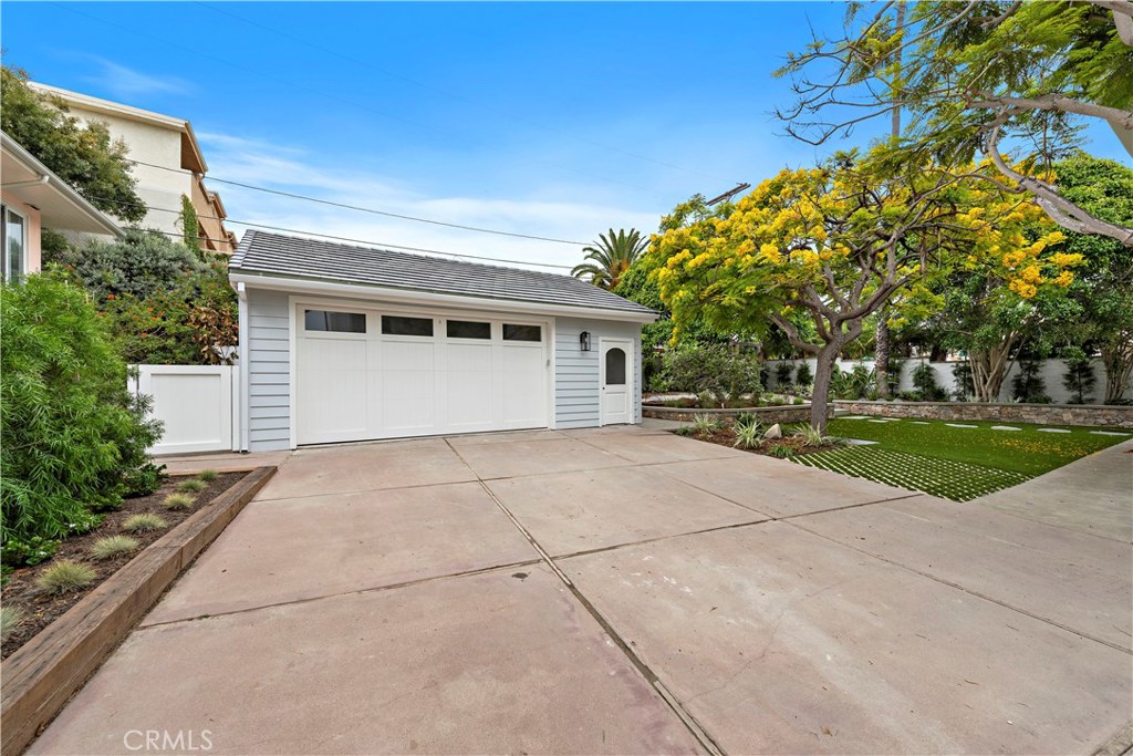 450 Cliff Drive, Laguna Beach CA 92651 - photo 44