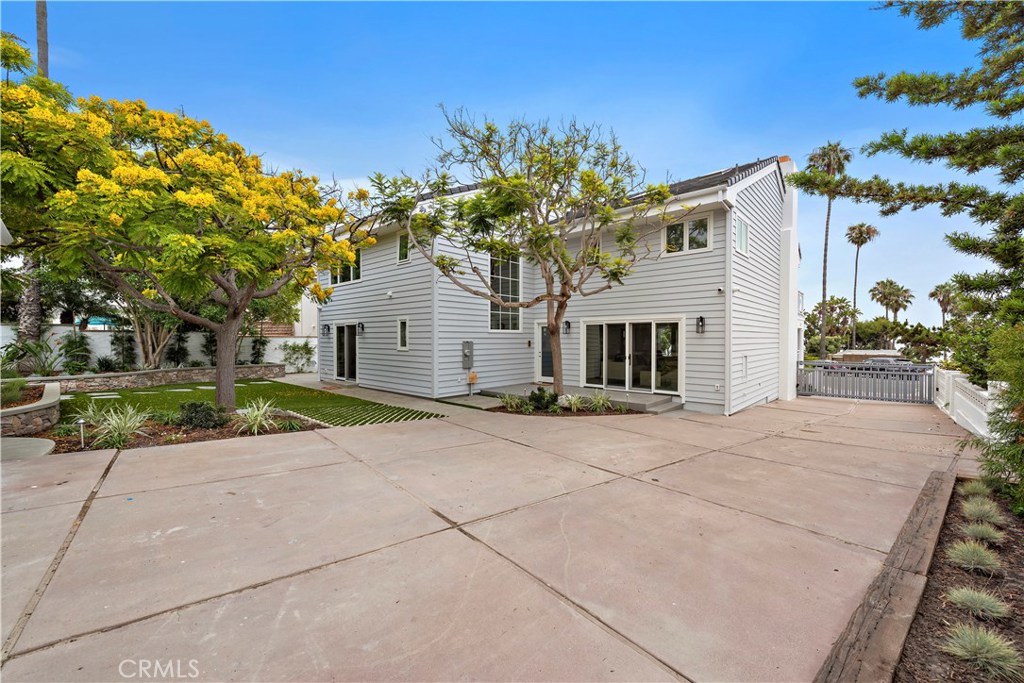 450 Cliff Drive, Laguna Beach CA 92651 - photo 45