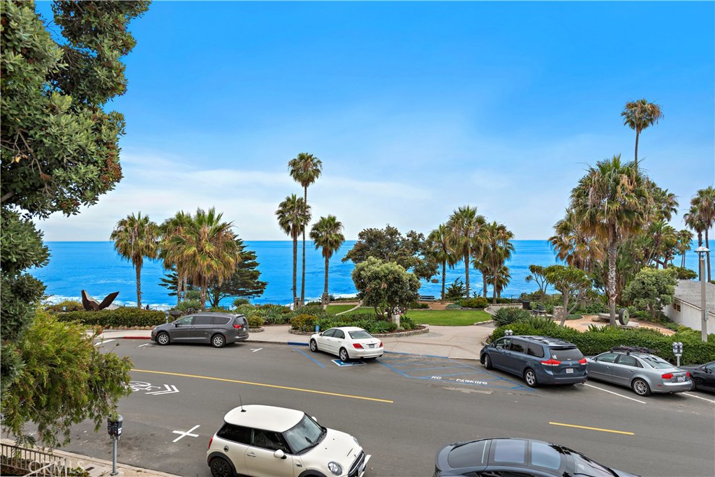450 Cliff Drive, Laguna Beach CA 92651 - photo 47