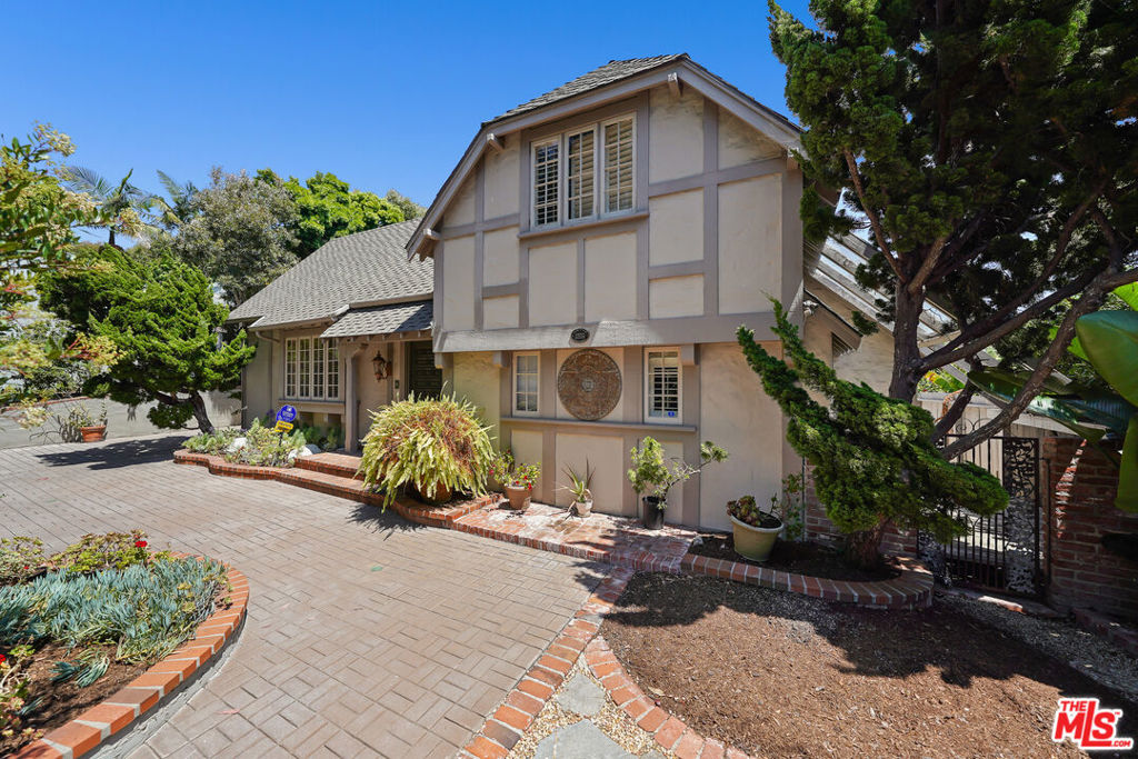 455 El Bosque, Laguna Beach CA 92651 - photo 1
