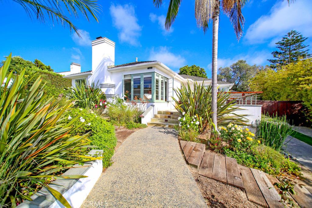 Quintessential coastal cottage - 455 Legion Street, Laguna Beach CA 92651 - photo 1