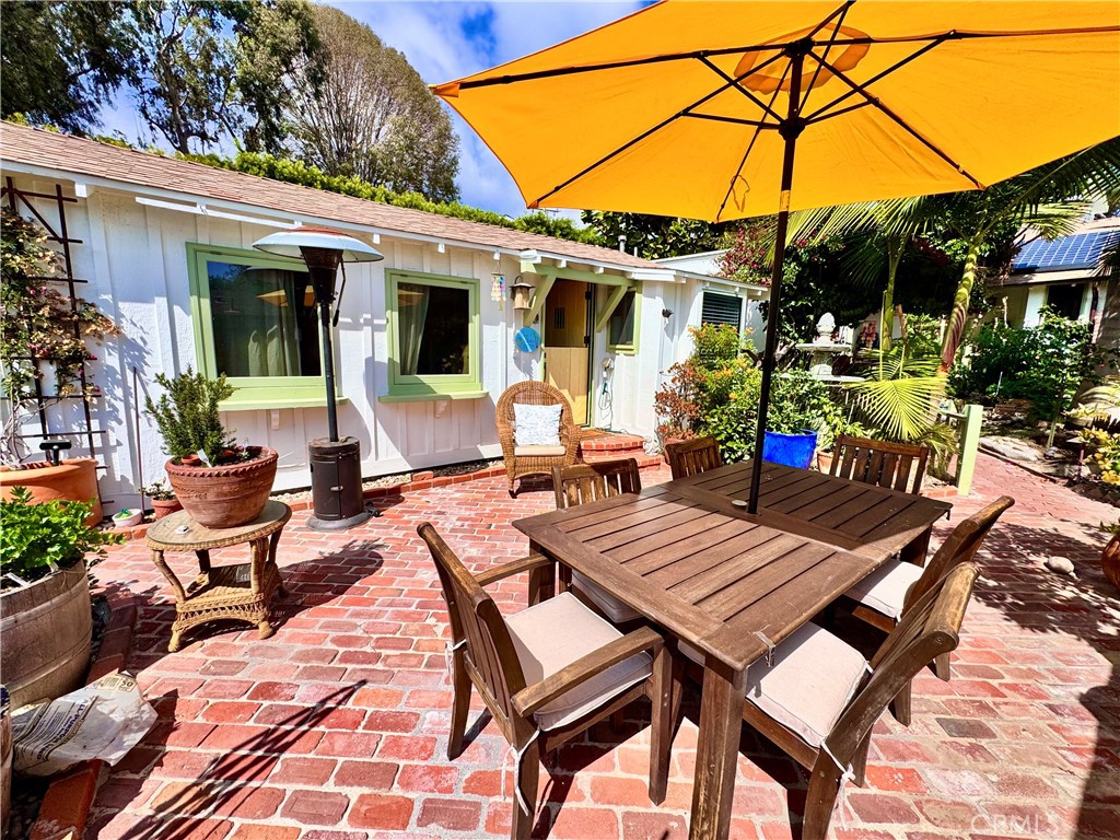 Al Fresco dining just outside your front door. - 455 Myrtle B, Laguna Beach CA 92651 - photo 1