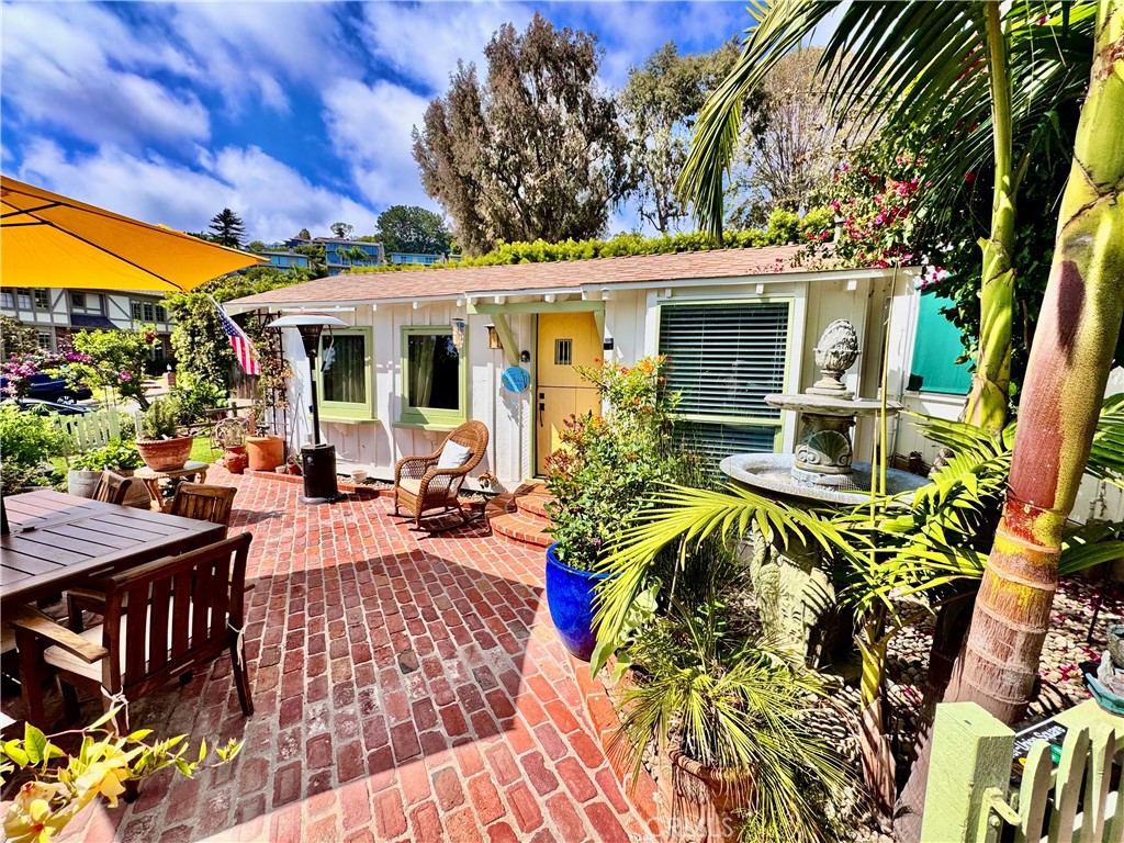 Charming cottage surrounded by gardens. - 455 Myrtle B, Laguna Beach CA 92651 - photo 2
