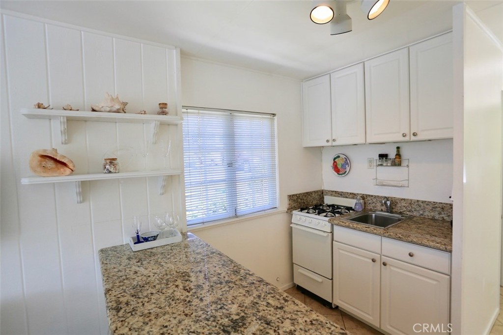 460 Saint Anns Drive, Laguna Beach CA 92651 - photo 12