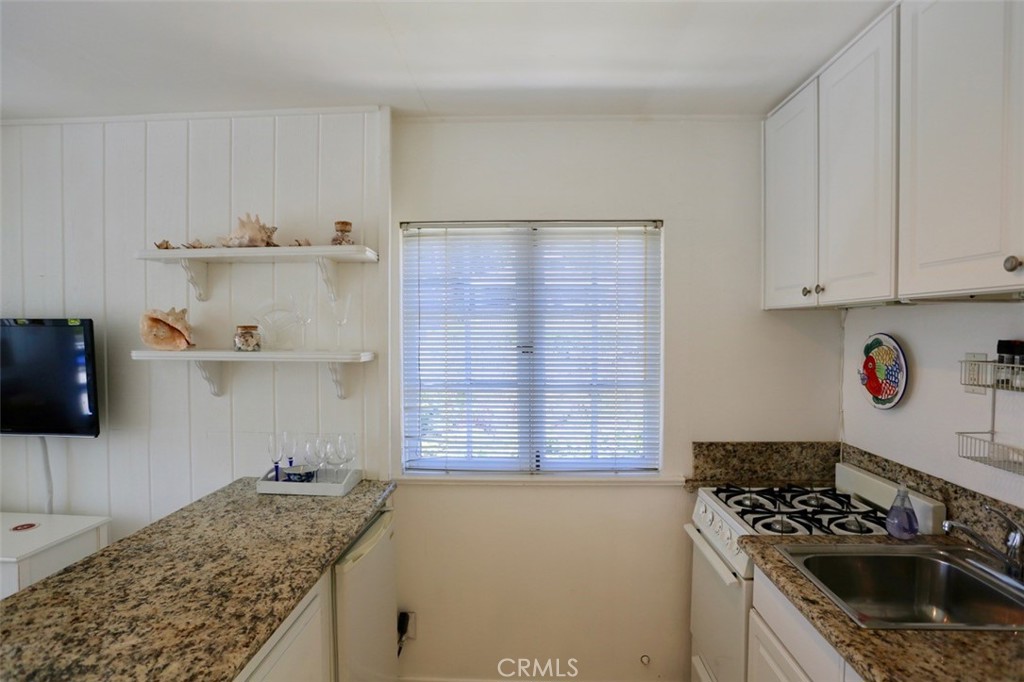 460 Saint Anns Drive, Laguna Beach CA 92651 - photo 13