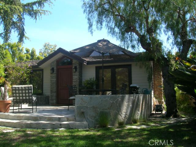 Front entry courtyard - 461 Linden Street, Laguna Beach CA 92651 - photo 1