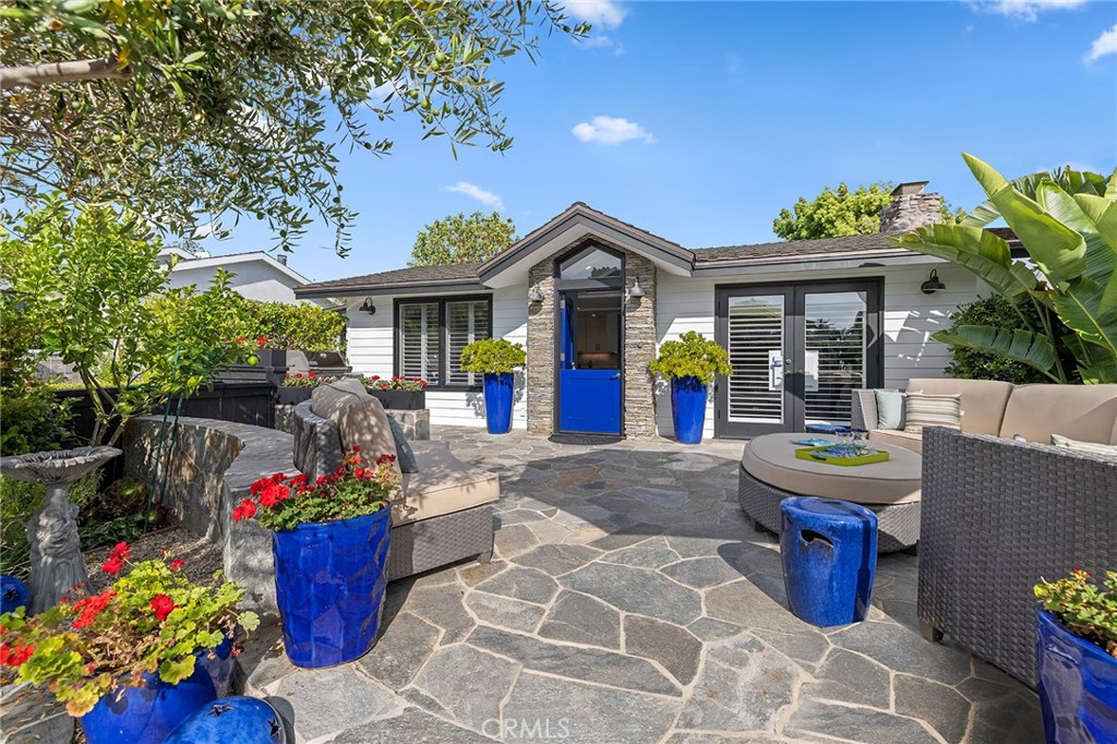 Experience spectacular living in Laguna Beach at this luxe single-level bungalow in North Laguna's coveted Tree Streets - 461 Linden Street, Laguna Beach CA 92651 - photo 1