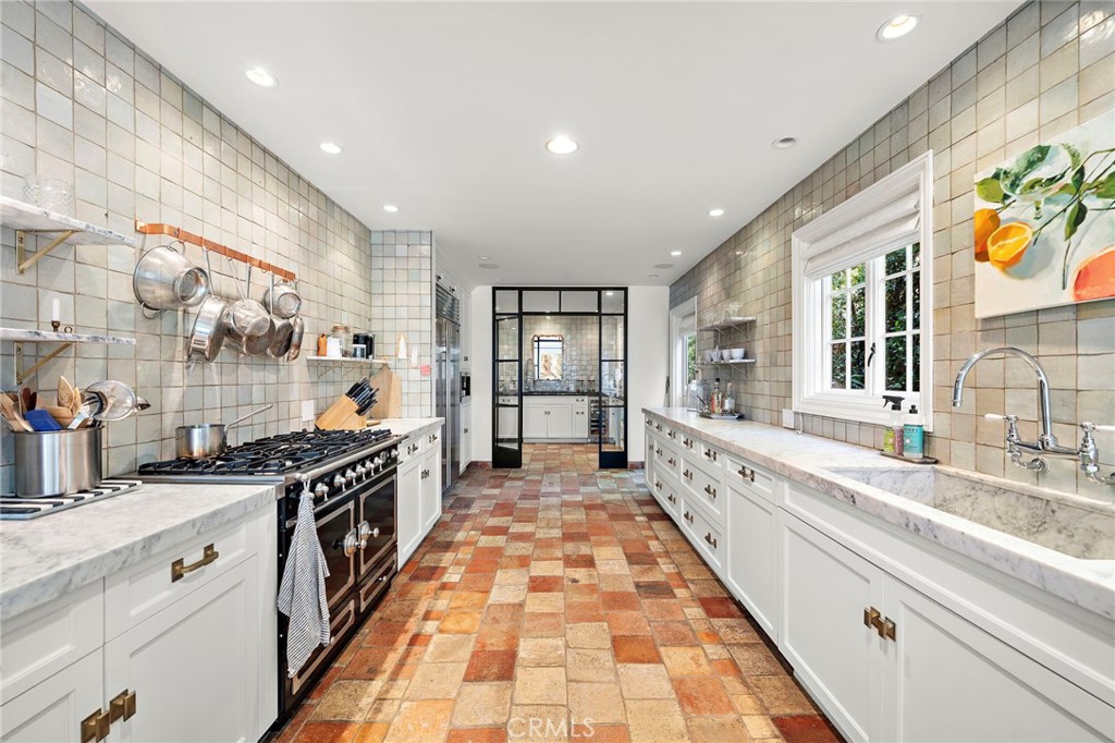 464 Holly, Laguna Beach CA 92651 - photo 5