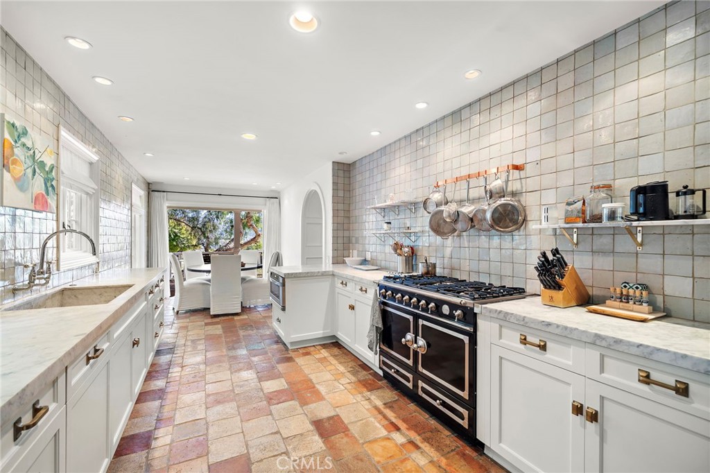 464 Holly, Laguna Beach CA 92651 - photo 6
