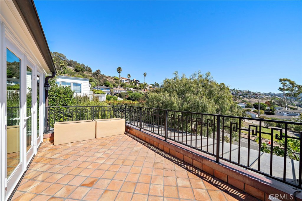 464 Holly, Laguna Beach CA 92651 - photo 19