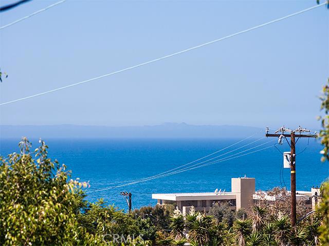 Welcome to beautiful 470 Flora. Enjoy Catalina sunsets and watching the sailboats from your private deck off the master - 470 Flora, Laguna Beach CA 92651 - photo 1