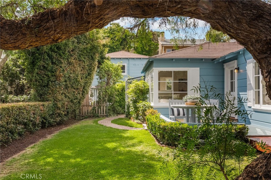 Walkway back to front entrance - 477 Hill, Laguna Beach CA 92651 - photo 5