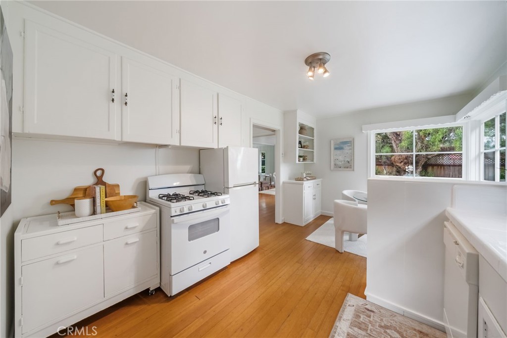 Laundry room to Living room view - 477 Hill, Laguna Beach CA 92651 - photo 12