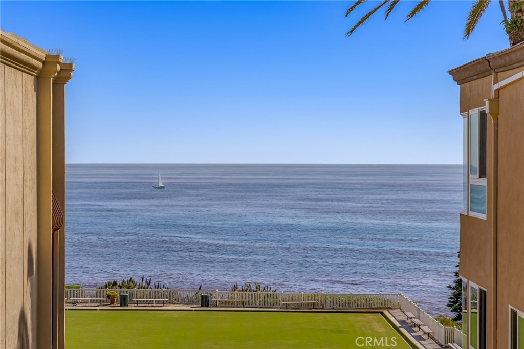 484 Cliff Drive 18, Laguna Beach CA 92651 - photo 1