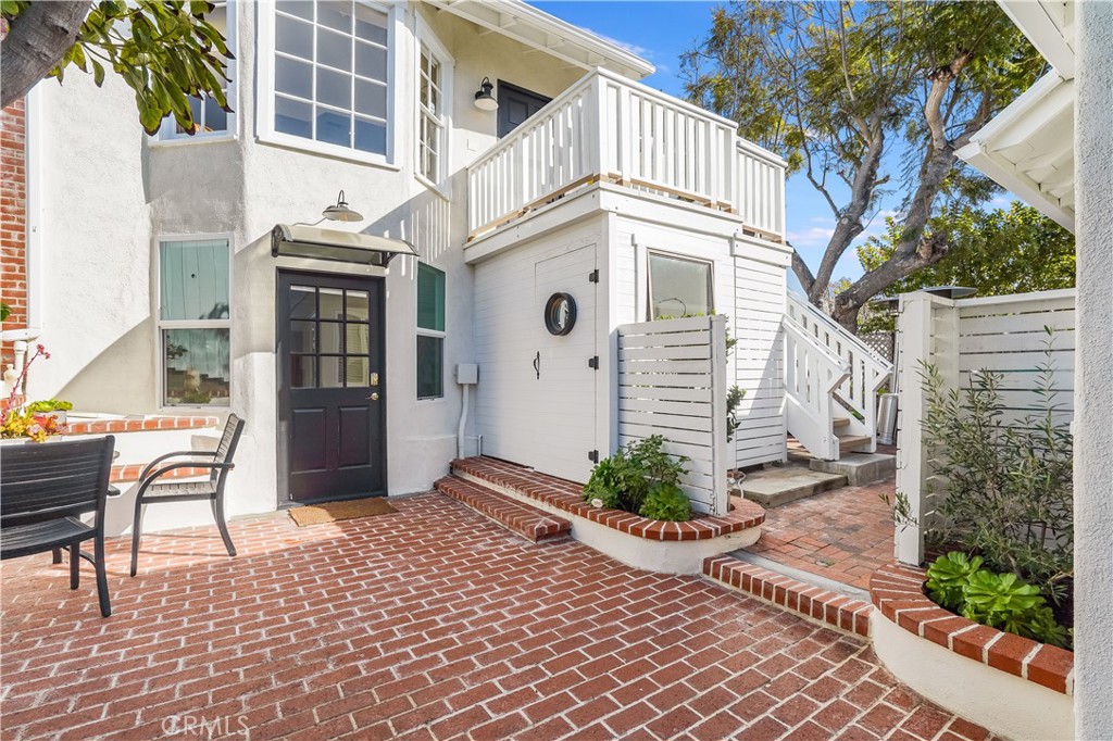 486 Bent Street A, Laguna Beach CA 92651 - photo 1