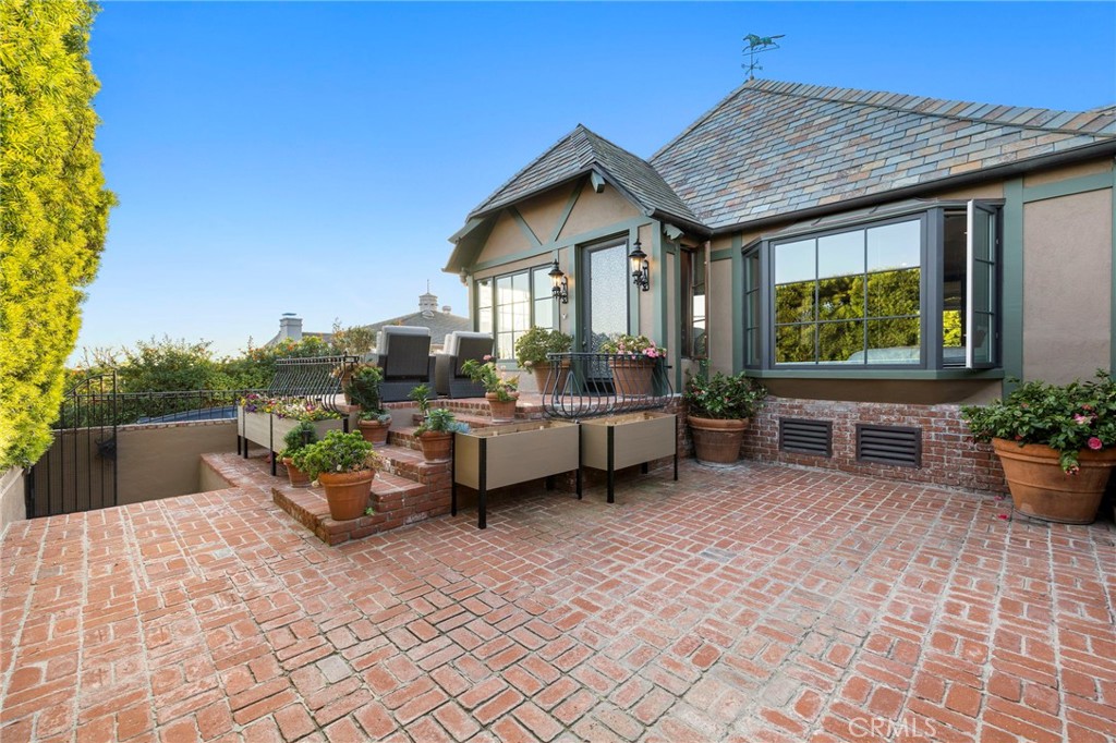 486 HOLLY Street, Laguna Beach CA 92651 - photo 24