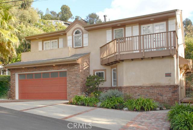 2 car garage parking as well as 2 spaces in front. Main entrance is through the gate on the right. - 489 Diamond Street, Laguna Beach CA 92651 - photo 1