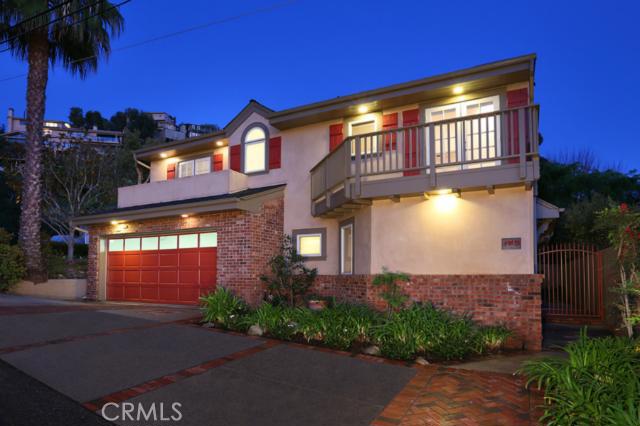 489 Diamond Street in Wood's Cove, Laguna Beach is an excellent location to stroll to intimate beaches & coves, restaura - 489 Diamond Street, Laguna Beach CA 92651 - photo 1