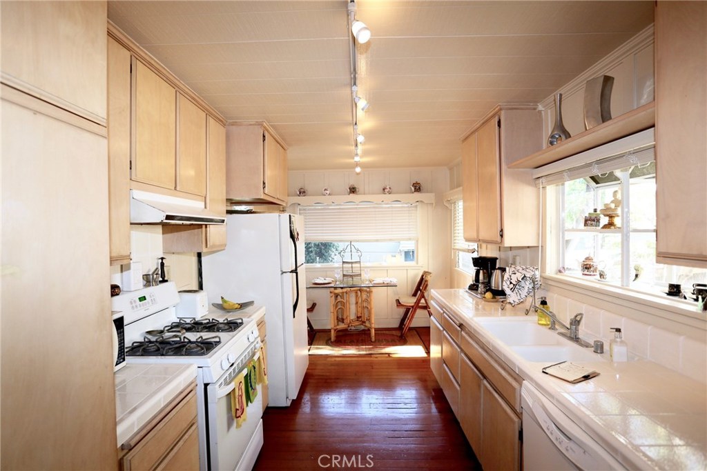 489 Graceland Drive back, Laguna Beach CA 92651 - photo 1