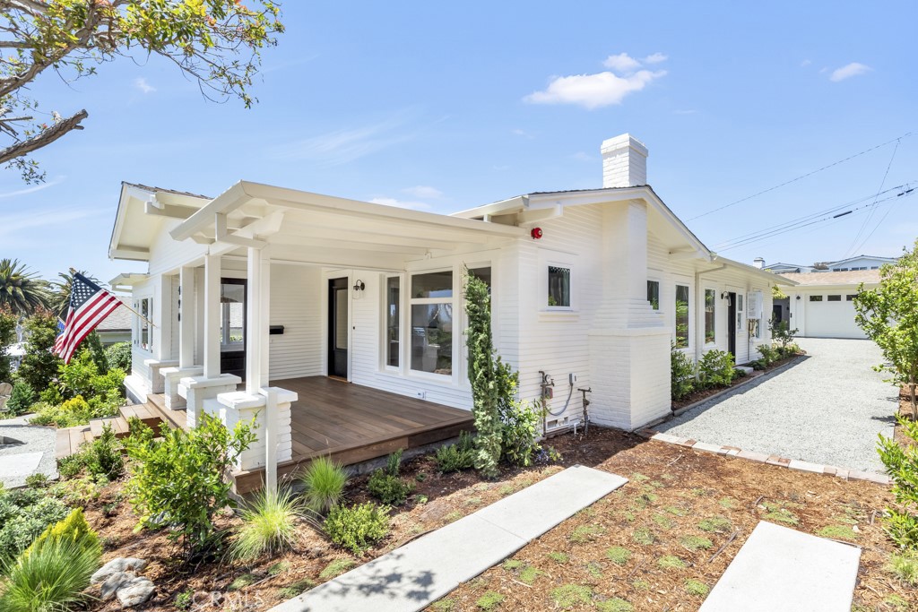 She looks INCREDIBLE for something turning 100 this year! - 490 Aster Street, Laguna Beach CA 92651 - photo 1