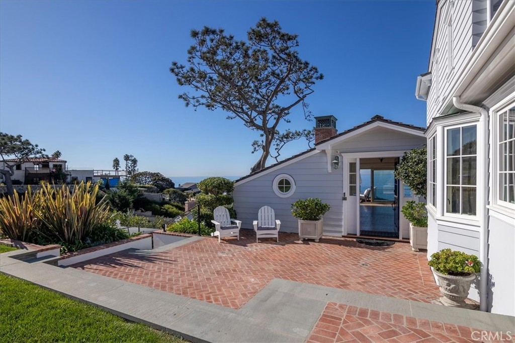 Front Courtyard - 50 N La Senda Drive, Laguna Beach CA 92651 - photo 8