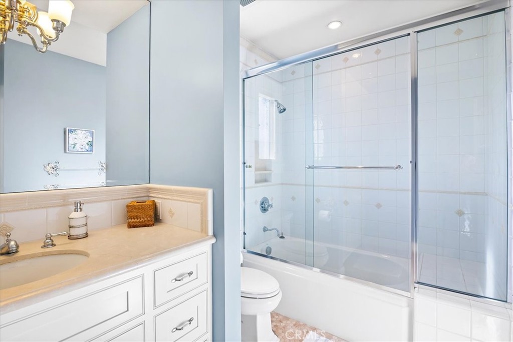 Ensuite bathroom - 50 N La Senda Drive, Laguna Beach CA 92651 - photo 37
