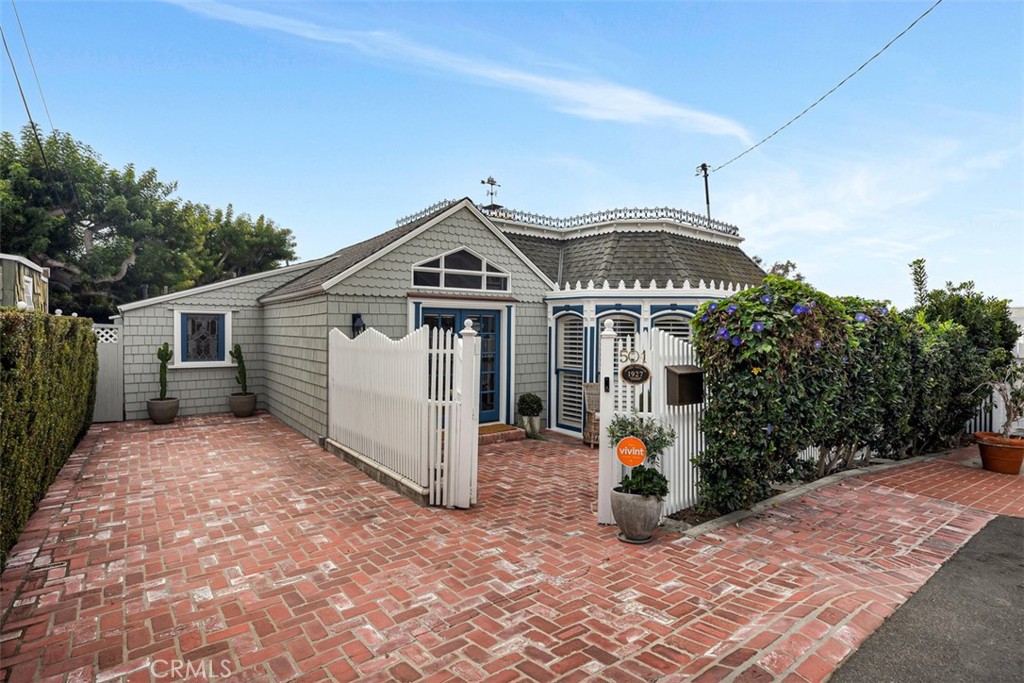 Parking for 2 cars and a golf cart. - 501 Lombardy Lane, Laguna Beach CA 92651 - photo 2