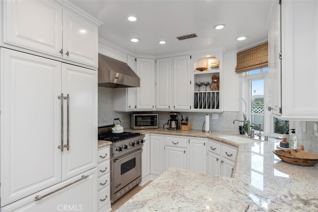 Plenty of work prep space in this kitchen. - 501 Lombardy Lane, Laguna Beach CA 92651 - photo 9