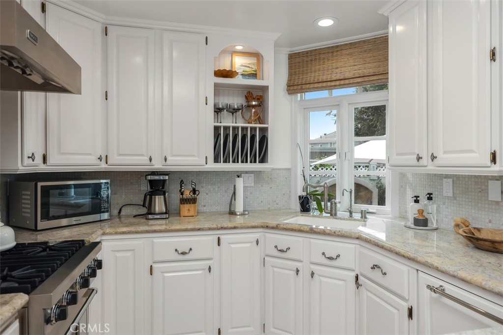 Just bring your dry goods and groceries and enjoy. - 501 Lombardy Lane, Laguna Beach CA 92651 - photo 10