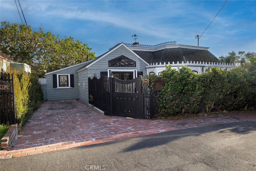 501 Lombardy Lane, Laguna Beach CA 92651 - photo 1