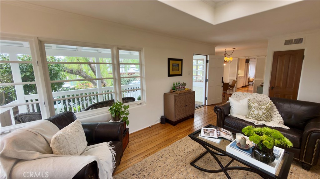 Bright & light living room - 508 Seaview, Laguna Beach CA 92651 - photo 1