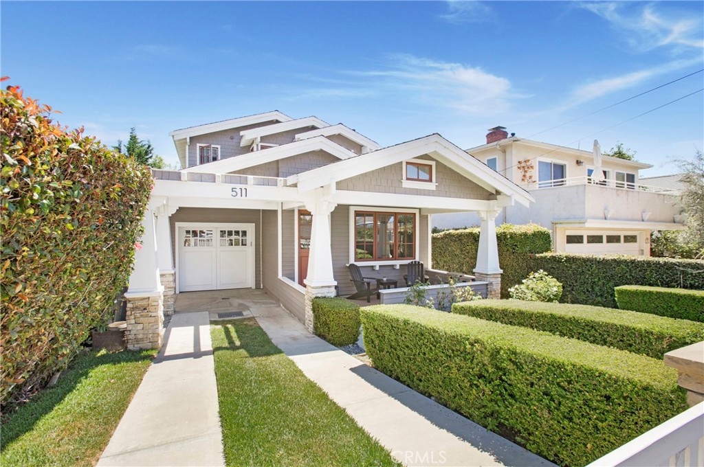 Fenced in front yard and porch. - 511 Oak St, Laguna Beach CA 92651 - photo 1