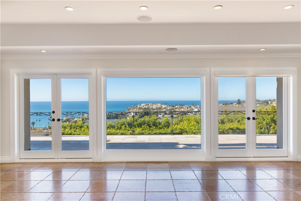 517 Emerald Bay, Laguna Beach CA 92651 - photo 1