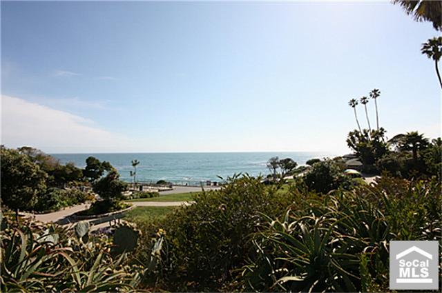Heisler Park just across the street - 520 CLIFF Drive 202, Laguna Beach CA 92651 - photo 1