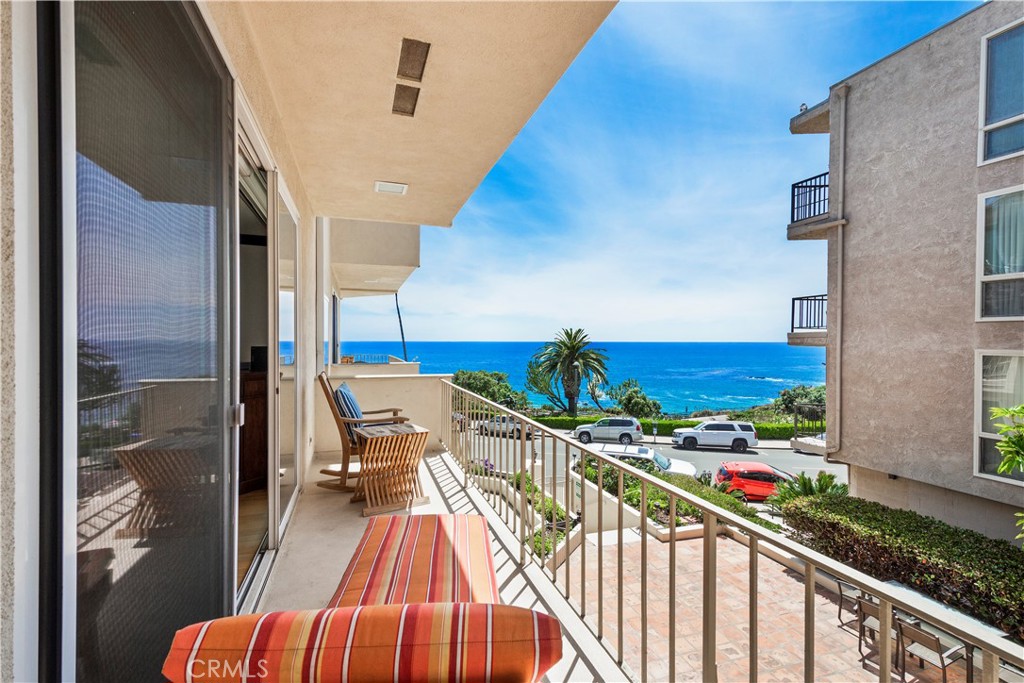 520 Cliff Drive 202, Laguna Beach CA 92651 - photo 1