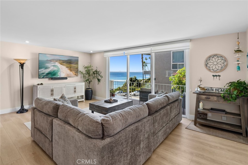 520 Cliff Drive 202, Laguna Beach CA 92651 - photo 3