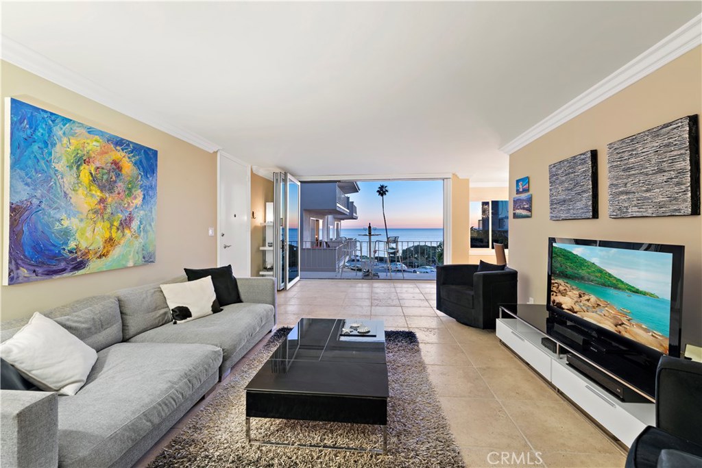520 Cliff Drive 204, Laguna Beach CA 92651 - photo 1