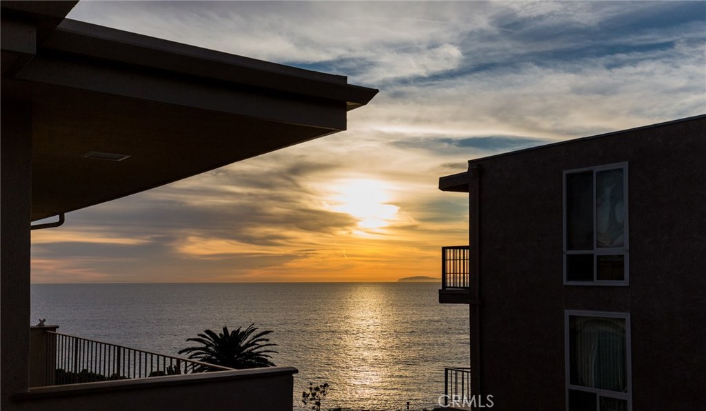 520 Cliff Drive 303, Laguna Beach CA 92651 - photo 1
