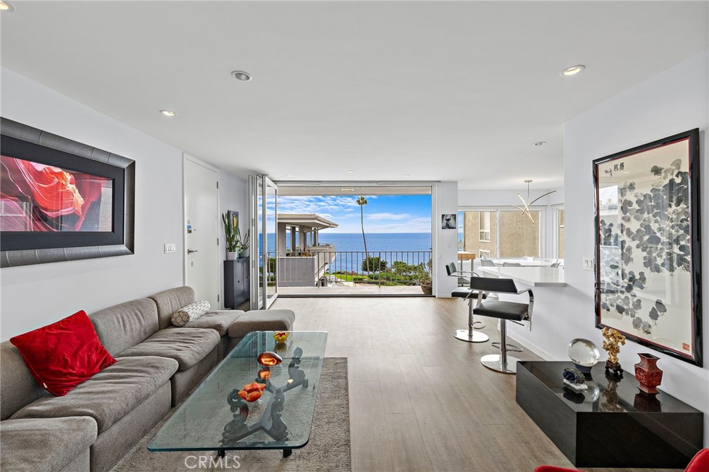520 Cliff Drive 304, Laguna Beach CA 92651 - photo 1