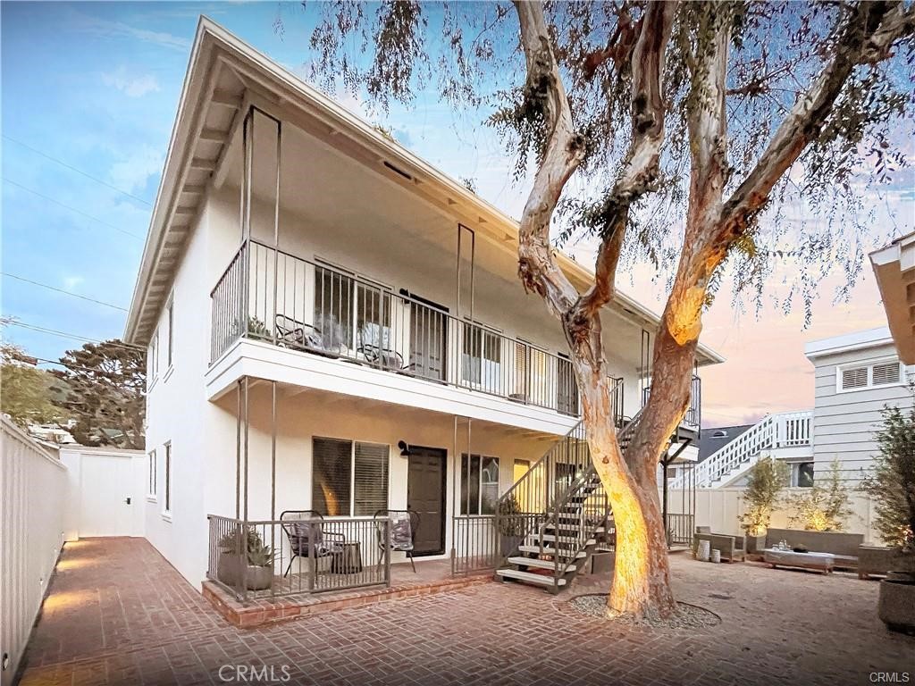 Gated access to the property - 527 Catalina 2, Laguna Beach CA 92651 - photo 14