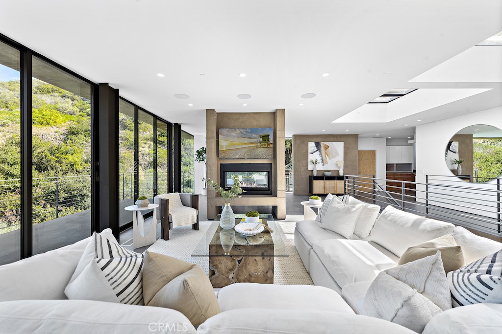 528 Temple Hills Drive, Laguna Beach CA 92651 - photo 1