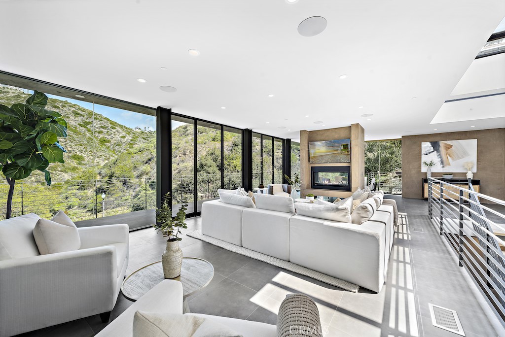 528 Temple Hills Drive, Laguna Beach CA 92651 - photo 1