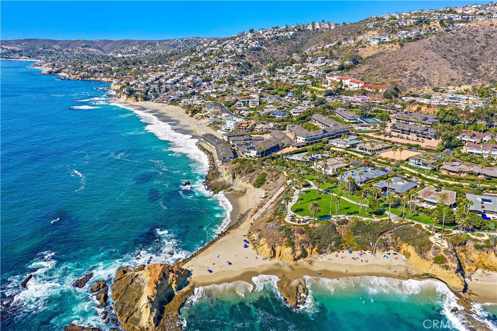 THE VILLAS AT BLUE LAGOON, GOFF ISLAND, TREASURE ISLAND PARK AND MONTAGE RESIDENCES - 53 Blue Lagoon, Laguna Beach CA 92651 - photo 3