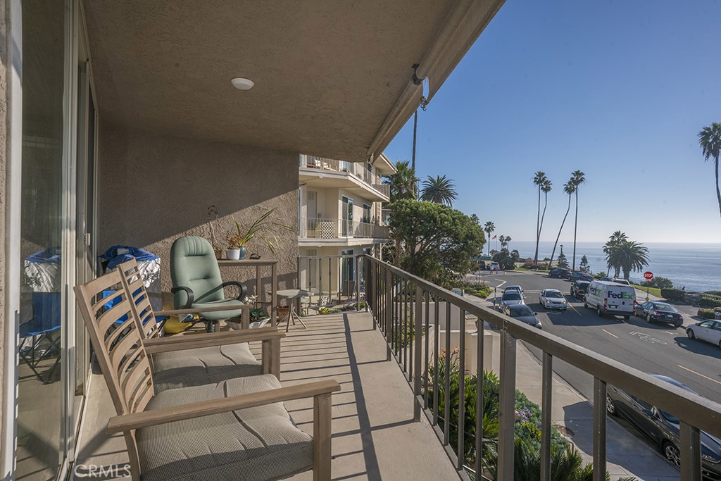 530 Cliff Drive 101, Laguna Beach CA 92651 - photo 1