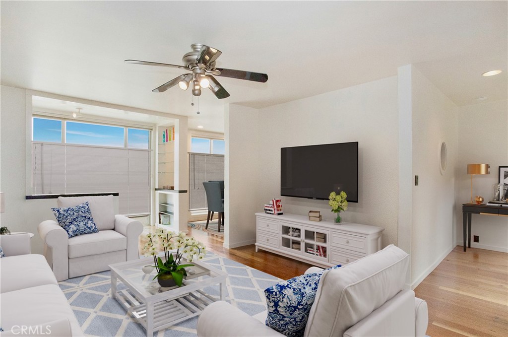 530 Cliff Drive 304, Laguna Beach CA 92651 - photo 1