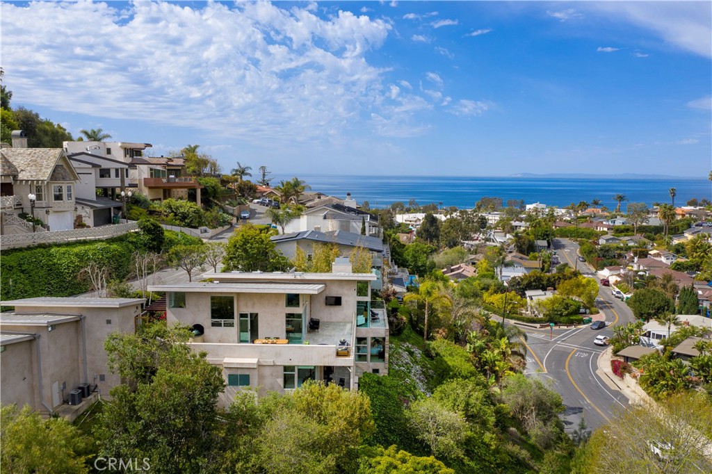 3 CAR GARAGE ON LEFT - END OF CUL DE SAC STREET WITH LOTS OF OFF STREET PARKING FOR ENTERTAINMENT AND PRIVACY - 533 Temple Hills Drive, Laguna Beach CA 92651 - photo 20