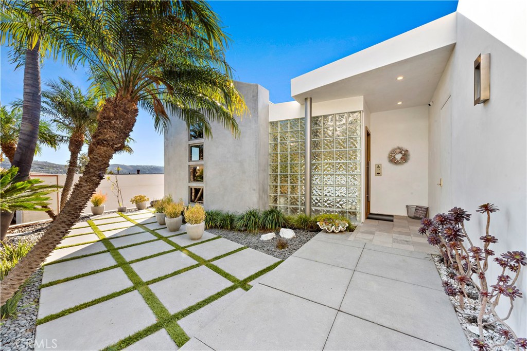 535 Dunnegan Drive, Laguna Beach CA 92651 - photo 3