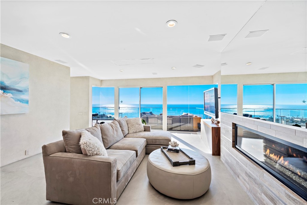 535 Dunnegan Drive, Laguna Beach CA 92651 - photo 24